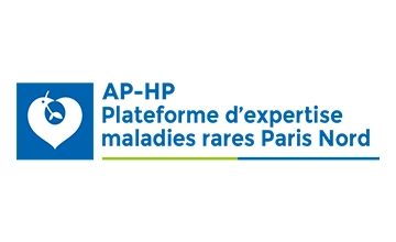 Logo de la Plateforme d’expertise maladies rares Paris Nord avec une pomme stylisée et les lettres AP-HP dans un carré bleu.