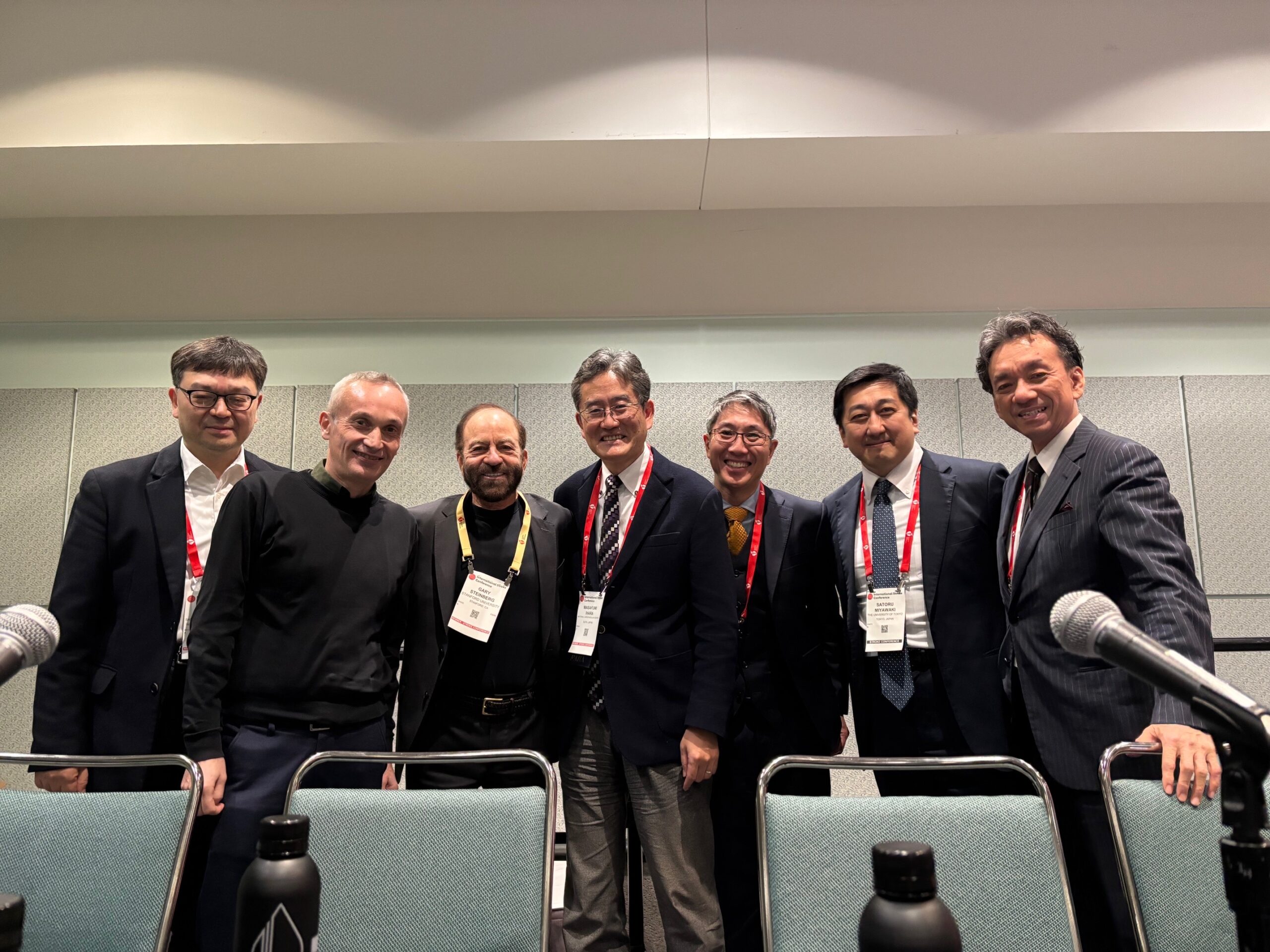 Photo de groupe Dr Hervé - Pr Chabriat Présence Cervco Congrès Stroke LA fev 2025