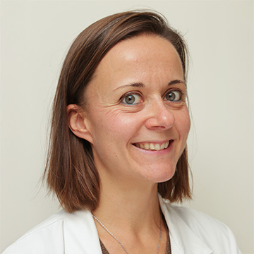 Portrait de Mme Aude Jabouley, psychologue spécialisée dans le dépistage de troubles cognitifs associés aux pathologies neurodégénératives et vasculaires du cerveau.