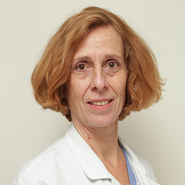 Portrait du Docteur Caroline Roos, neurologue dévouée à l’hôpital Lariboisière.